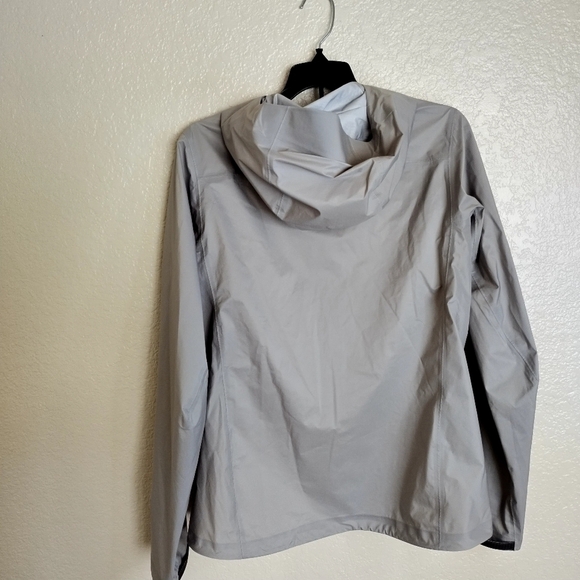 Patagonia Women's Ultralight Packable windbreaker Jacket sz S - Picture 2 of 9
